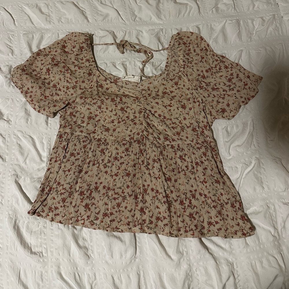 Size small floral top
